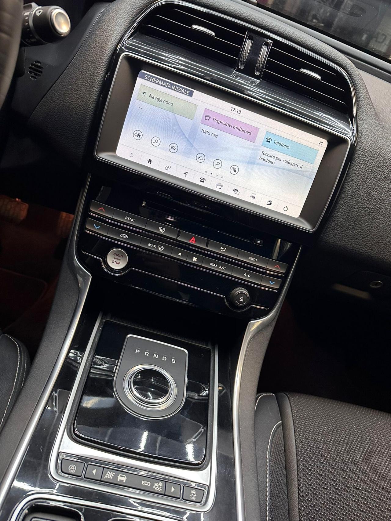 Jaguar XE 2.0 D 240 CV AWD aut. R-Sport