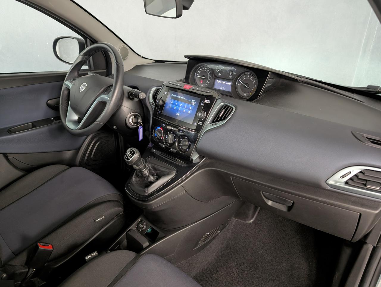 Lancia Ypsilon 1.0 Hybrid 70cv Platino