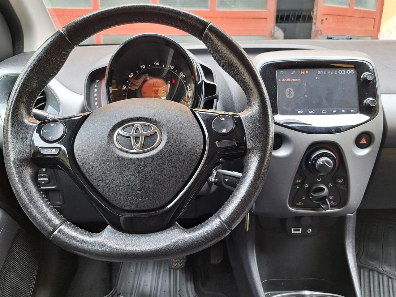 Toyota Aygo 1.0 VVT-i 69 CV 5 porte x-business MMT