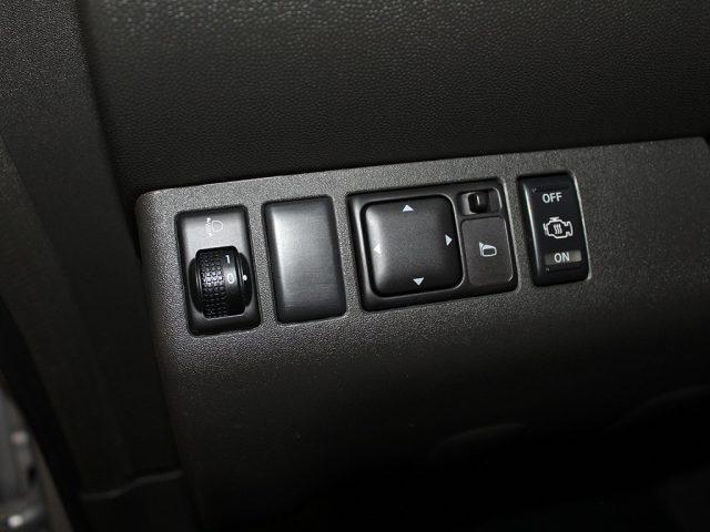 NISSAN Navara 2.5 dCi 4 porte Double Cab LE