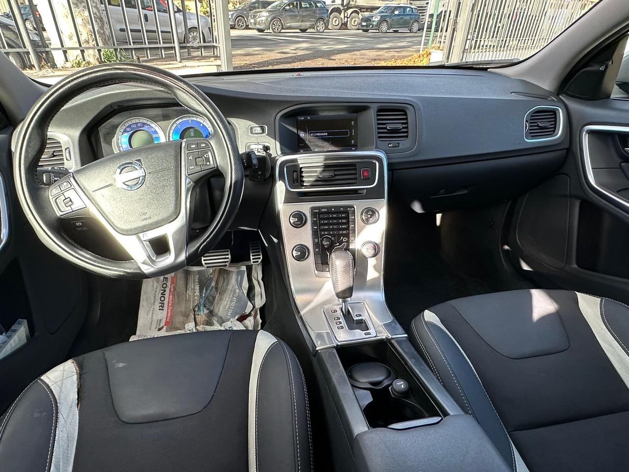 Volvo V60 D5 R-design