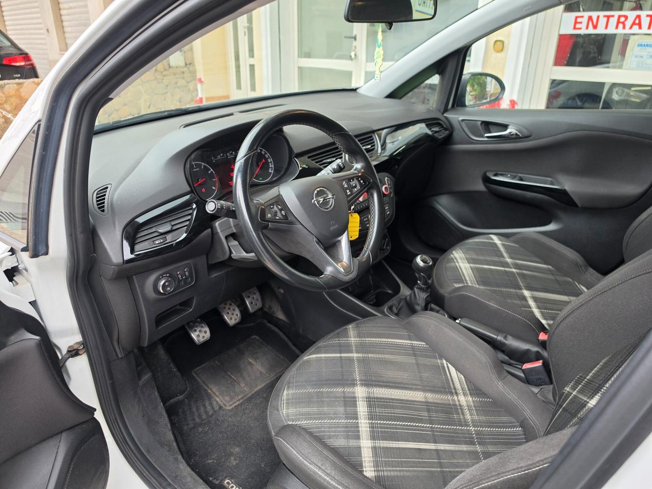 Opel Corsa 1.2 5 porte b-Color