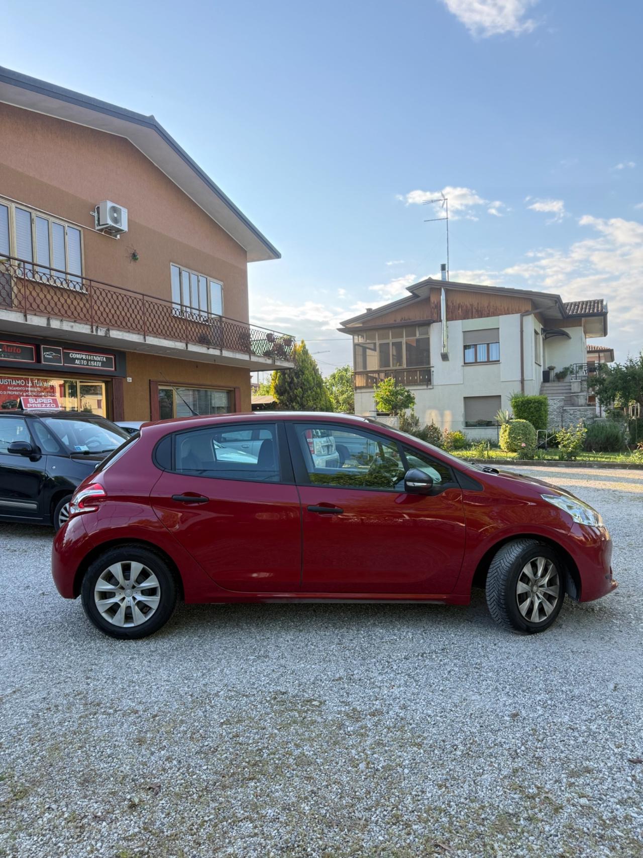 Peugeot 208 1.2 VTi 82 CV 5 porte Access ok neopatentati