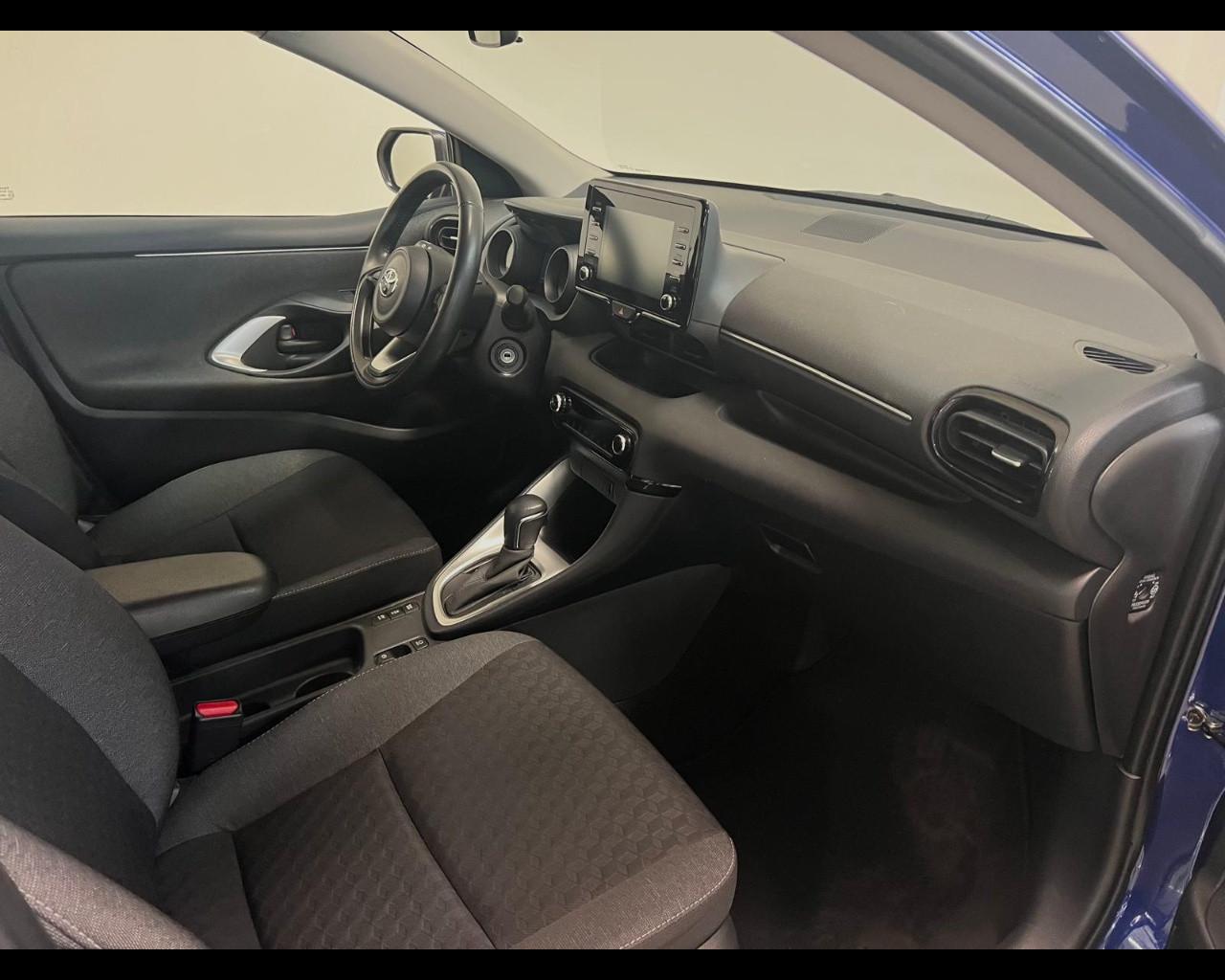 TOYOTA Yaris 1.5h Trend