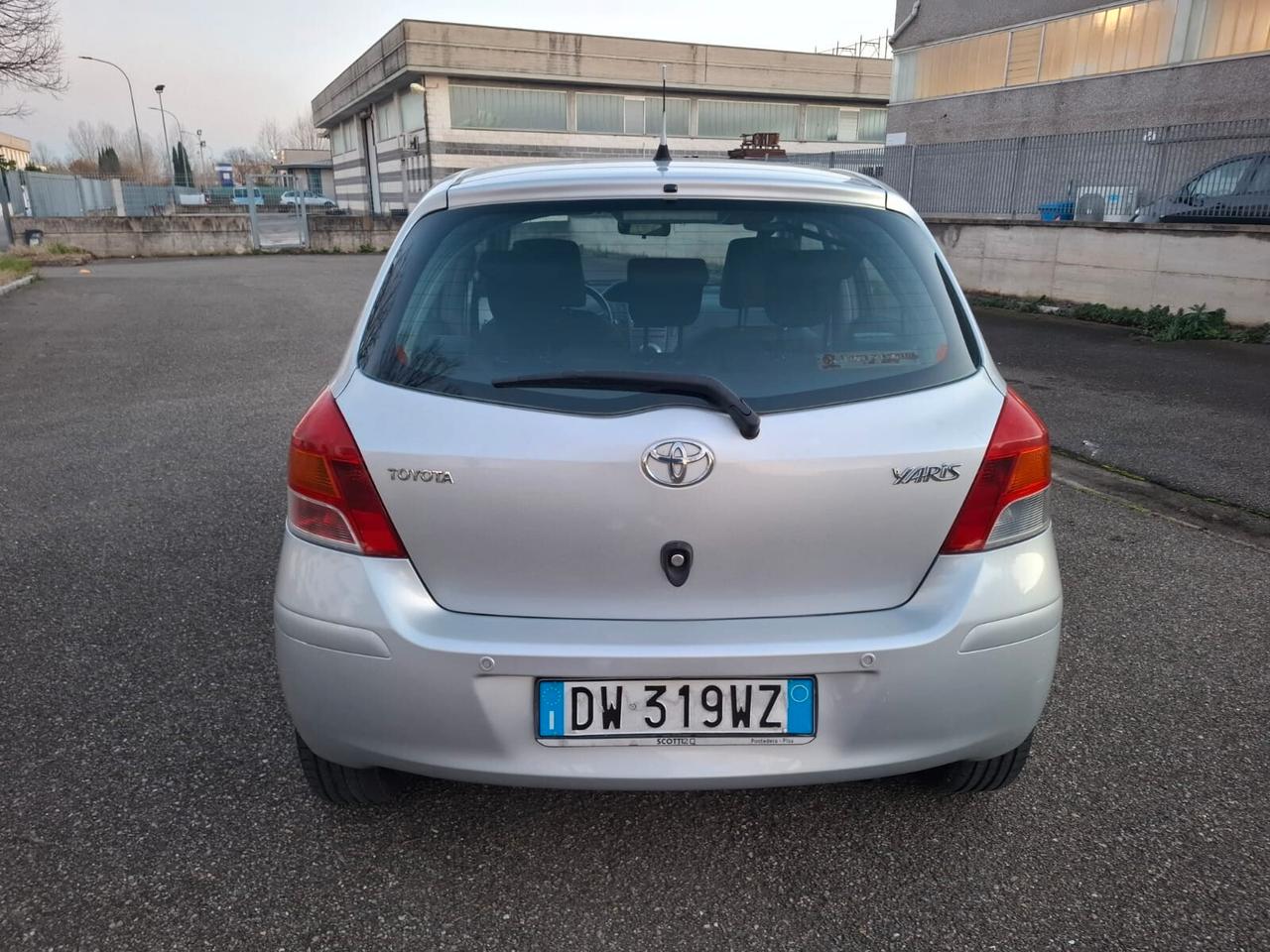 Toyota Yaris 1.0 5 porte SOLAMENTE 104.000 KM