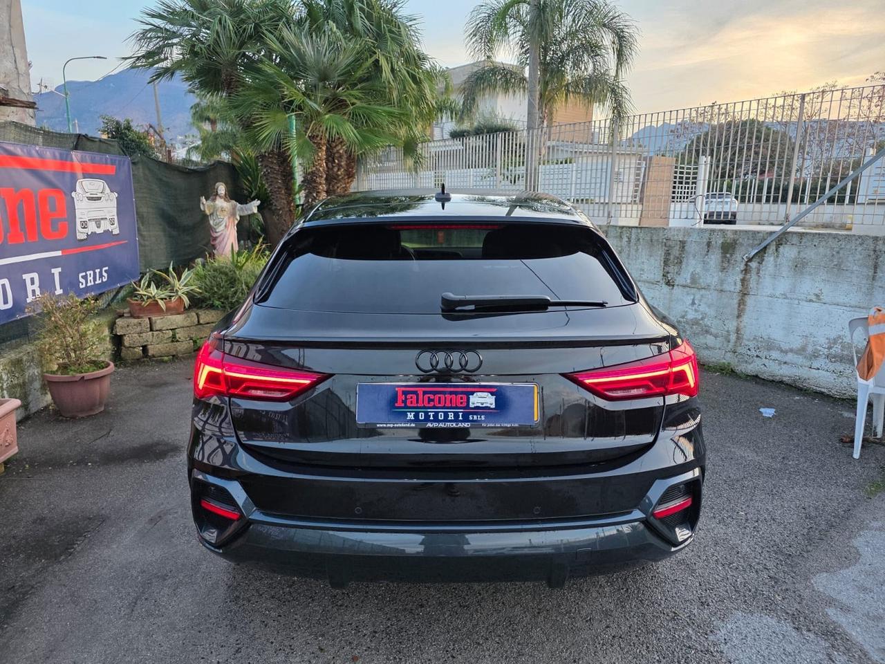 Audi Q3 35 TDI S tronic Identity Black