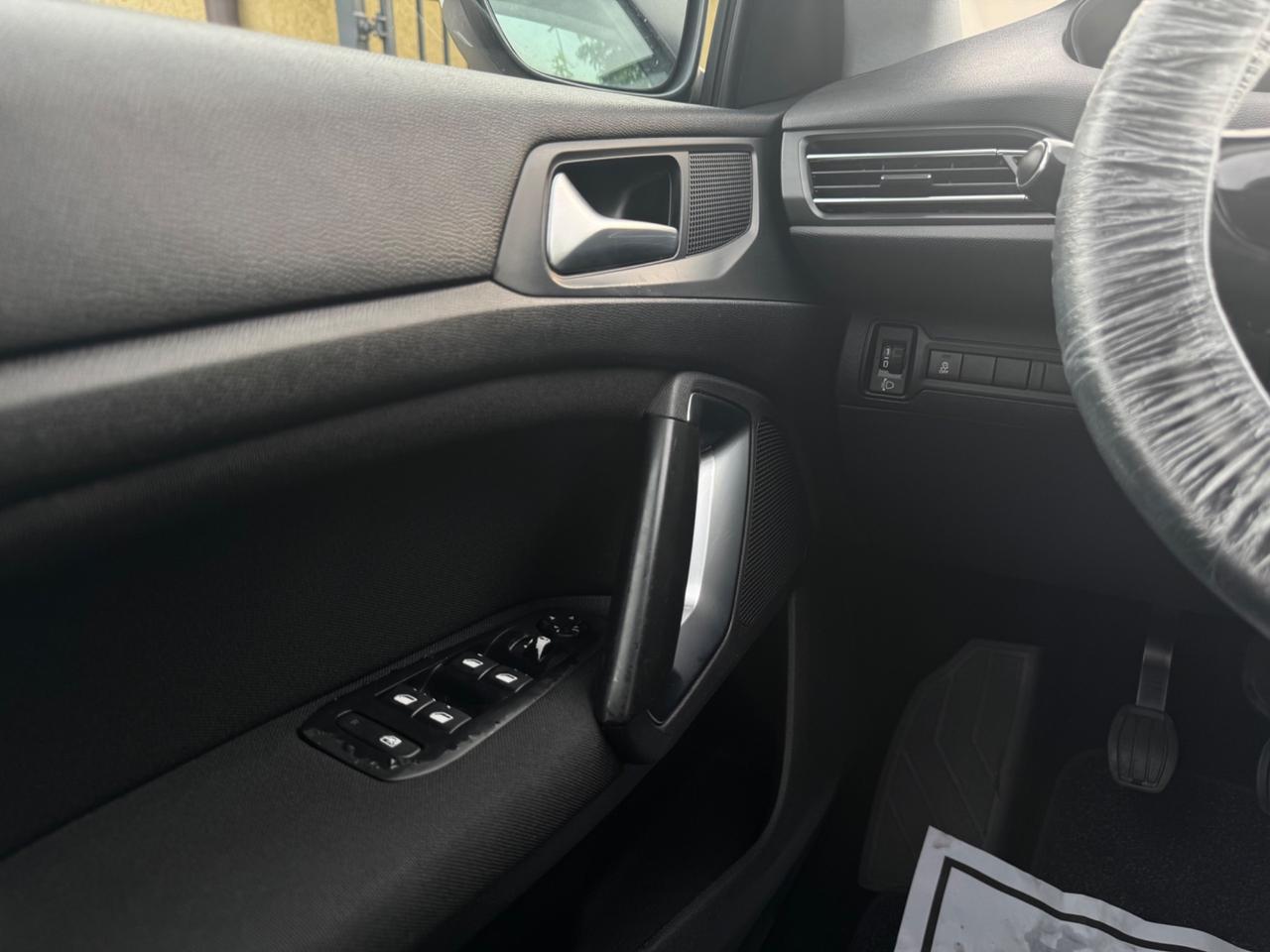 Peugeot 308 1.6 HDI 92 CV BUSINESS (68 KW) 2015 NEOPATENTATI