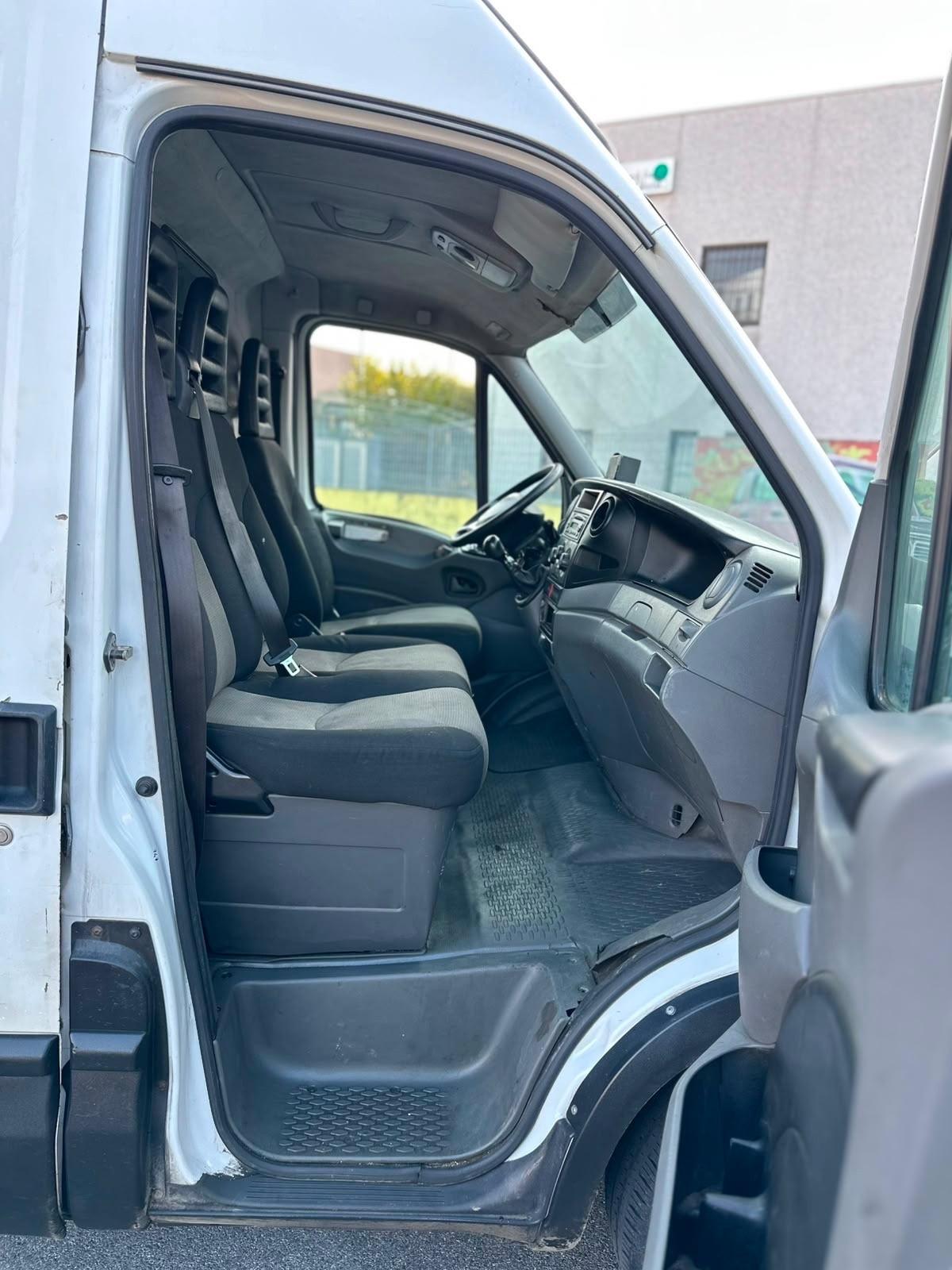 Iveco 35s15 passo medio e tetto alto