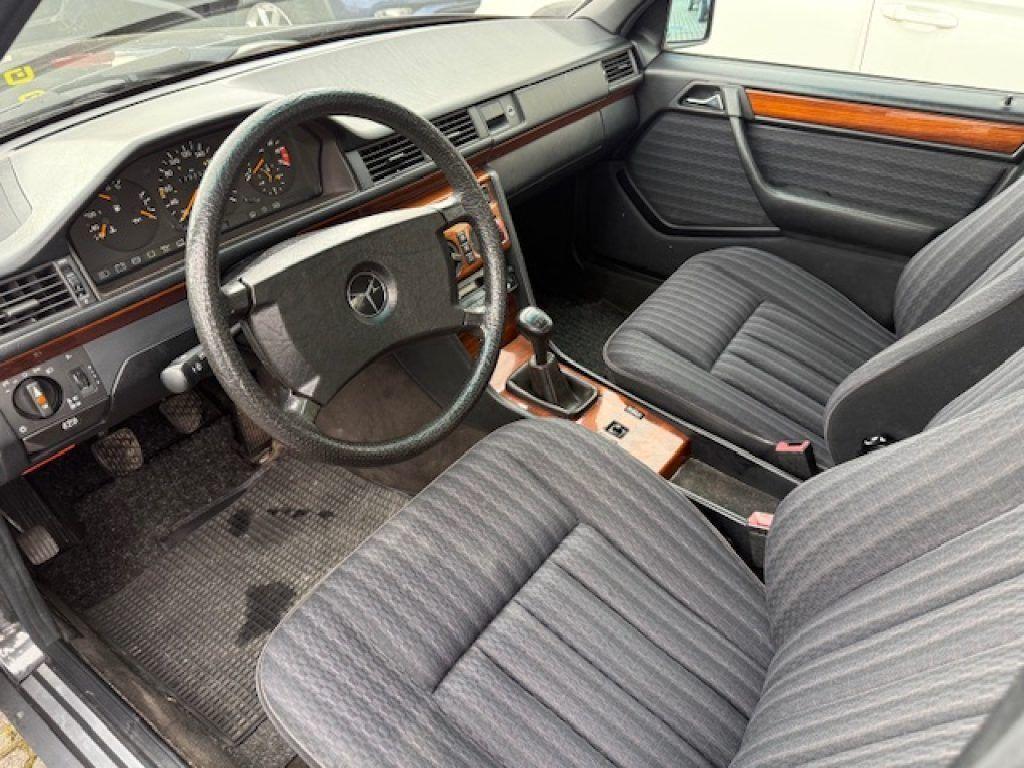 Mercedes-Benz 200 E #uniproprietario
