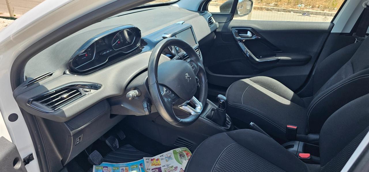 Peugeot 208 PureTech 82 5 porte Allure