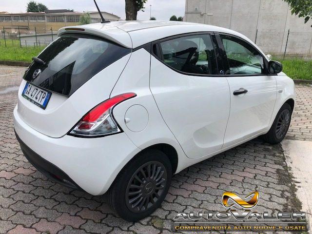 LANCIA Ypsilon 1.2 69 CV 5 porte GPL Ecochic Black and Noir