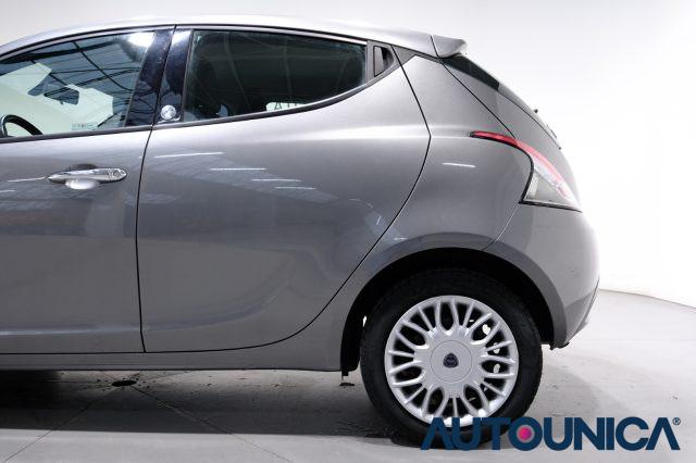 LANCIA Ypsilon 1.2 69 CV 5 PORTE GPL ECOCHIC SILVER NEOPATENTATI