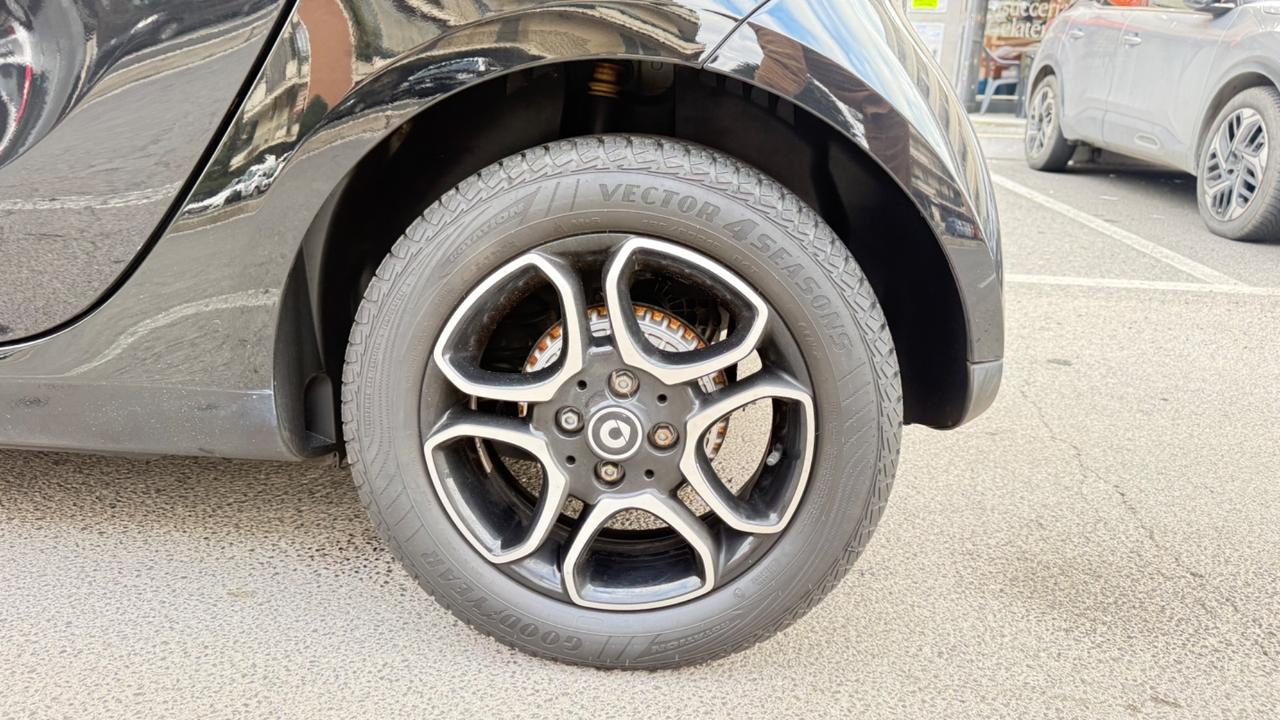 Smart ForTwo 70 1.0 twinamic Prime LED NAVI PANORAMA CERCHI 15 BRACCIOLO PDC BLUETOOTH