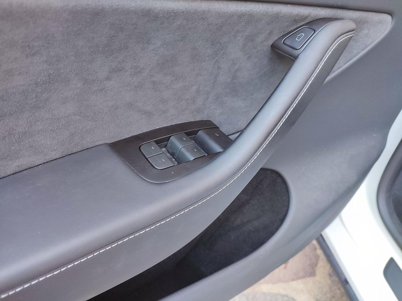 Tesla Model Y Standard Range (RWD) Single Mo #9482