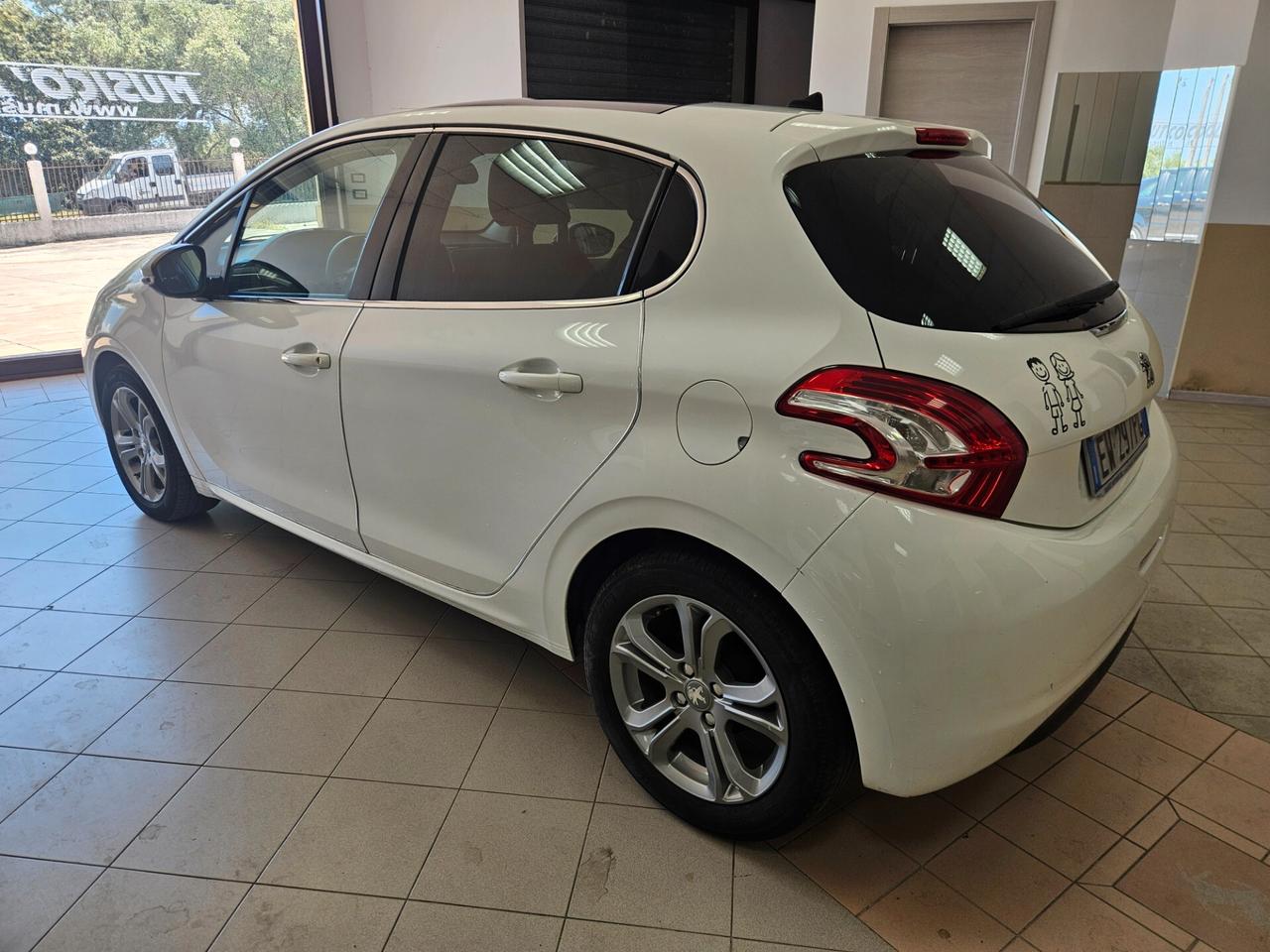 Peugeot 208 1.4 HDi 68 CV 5 porte Allure
