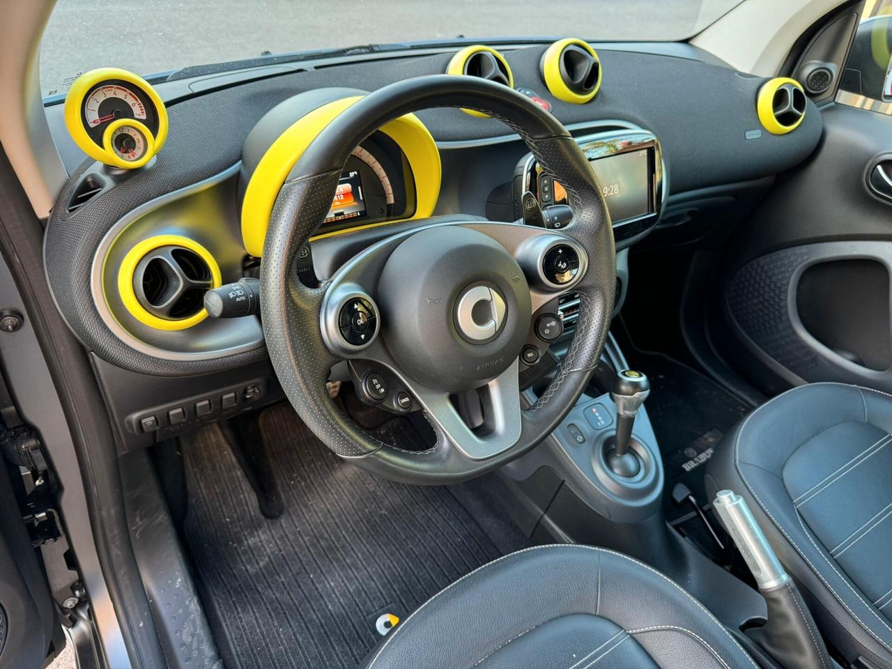 Smart ForTwo 90 0.9 Turbo twinamic Urbanrunner taylor made asphalthgold full
