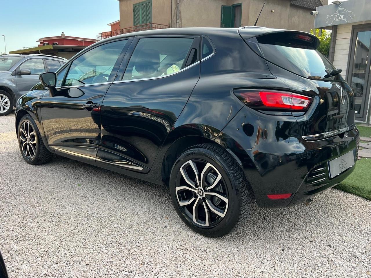 Renault Clio TCe 12V 90 CV 5 porte Moschino Zen