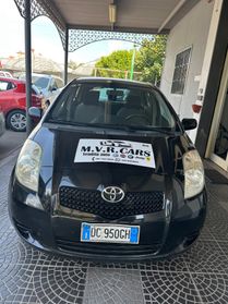 Toyota Yaris 1.3i 16V cat 5 porte Sol