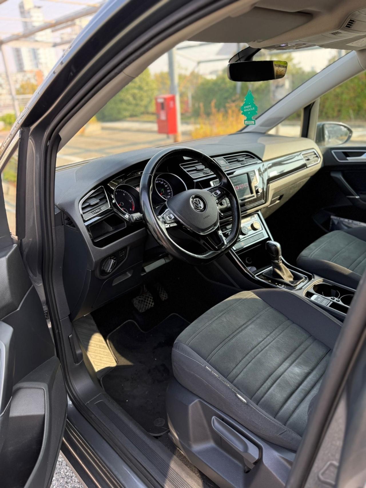 Volkswagen Touran 2.0 TDI 150 CV SCR DSG Executive BlueMotion Tech.