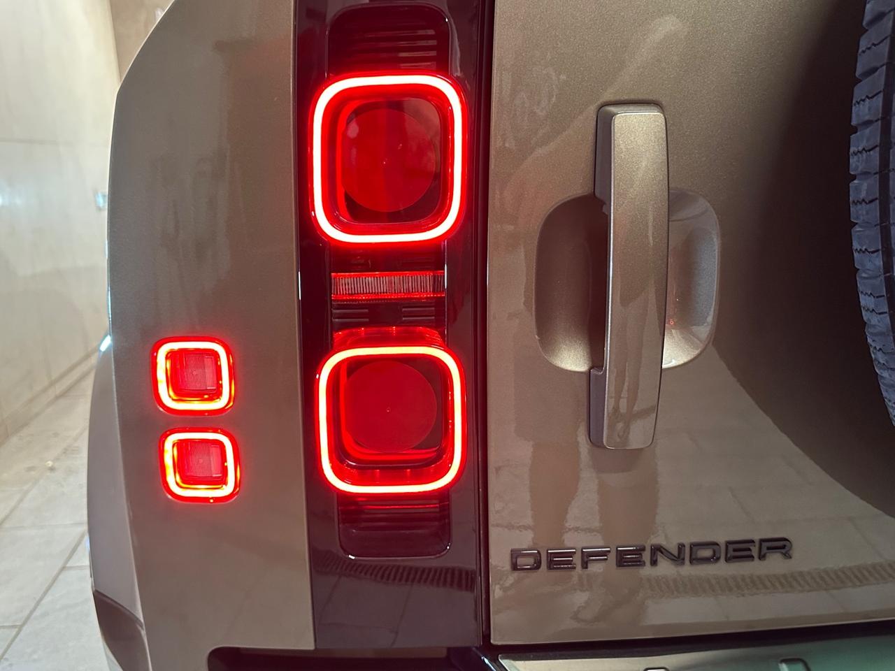 Land Rover Defender 90 3.0D I6 200 CV AWD Auto X-Dynamic HSE