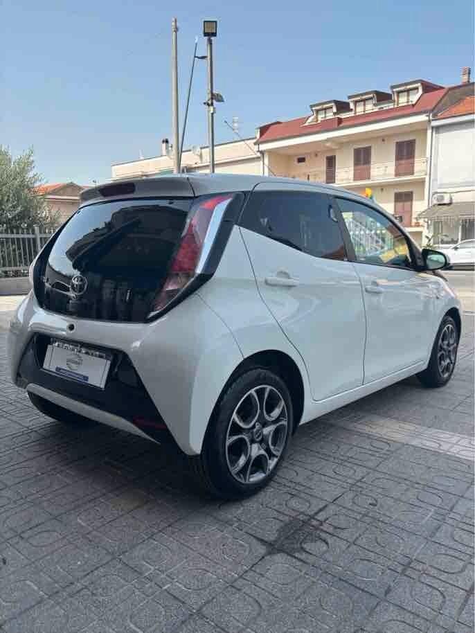 Toyota Aygo 1.0 VVT-i 69 CV 5 porte x-play TSS MMT