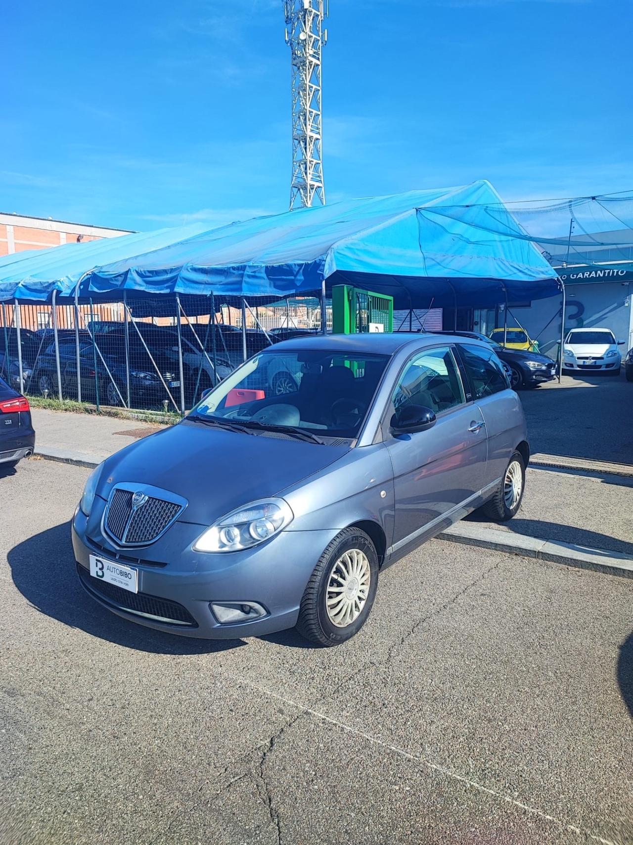 Lancia Ypsilon 1.2 69 CV Unyca