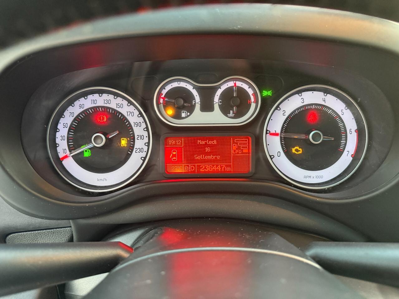 FIAT 500L ANNO 2015 1.4 BENZINA/GPL 120 CV * LEGGI