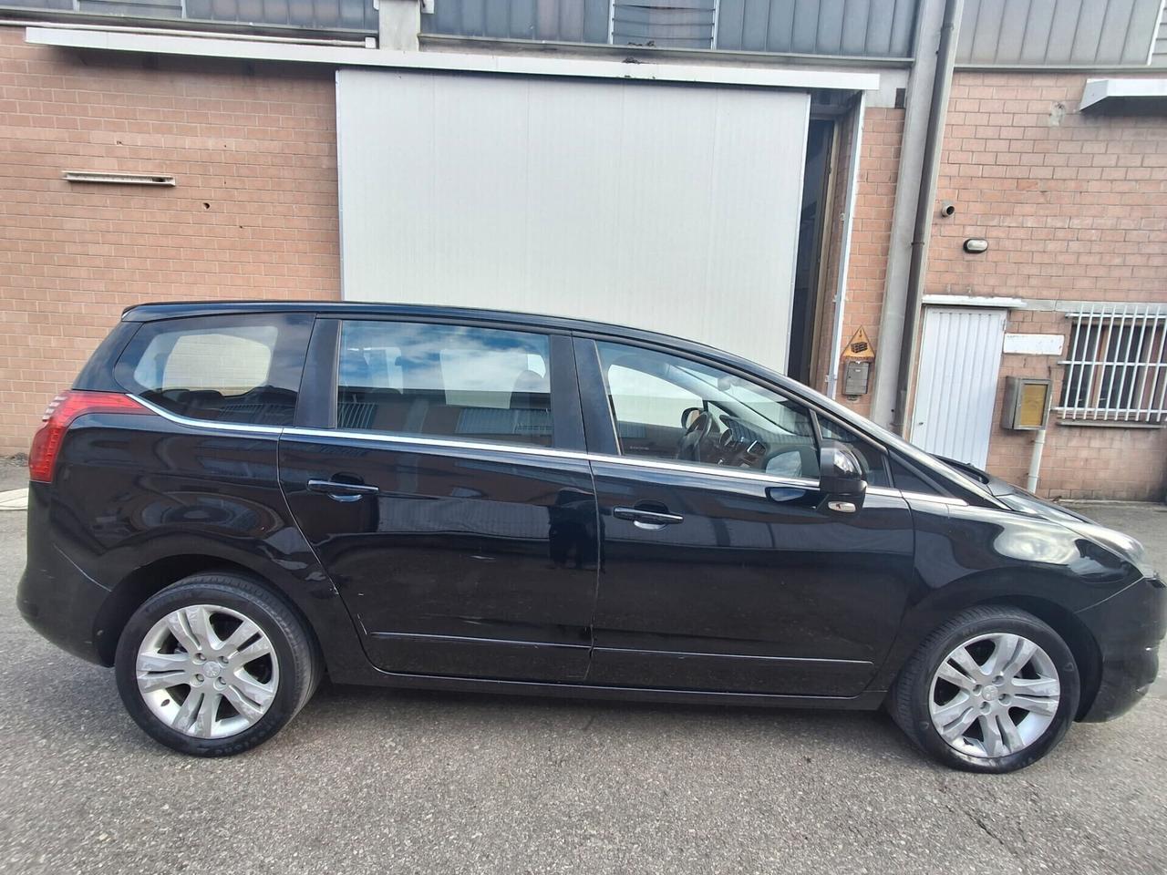 Peugeot 5008 1.6 HDi 115CV Allure 7 POSTI