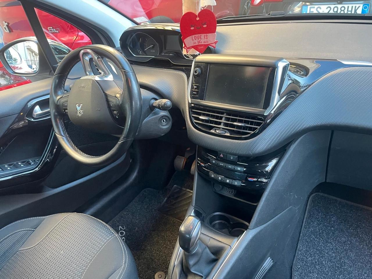 Peugeot 208 PureTech 82 5 porte Allure