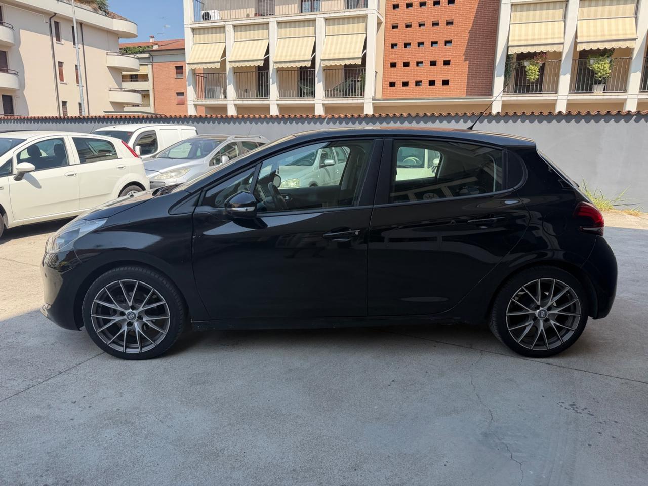 Peugeot 208 PureTech 82 5p. GPL Active