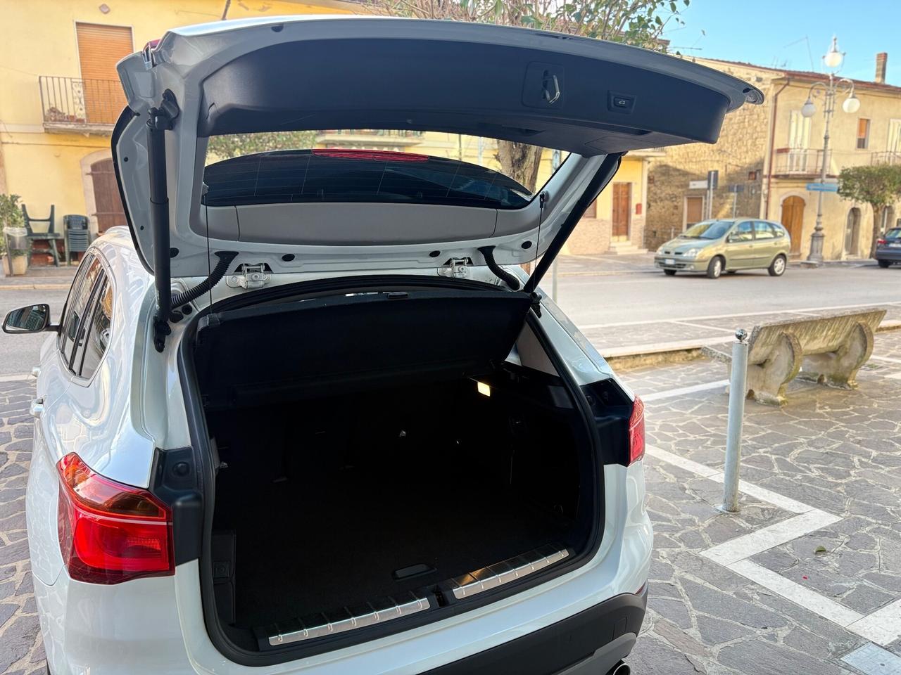 BMW X1 SDrive20d xLine FULL/LED/NAV/TETTO
