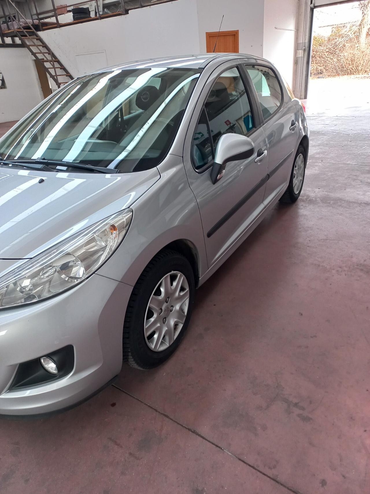 Peugeot 207 1.4 HDi 70CV 5p. Access