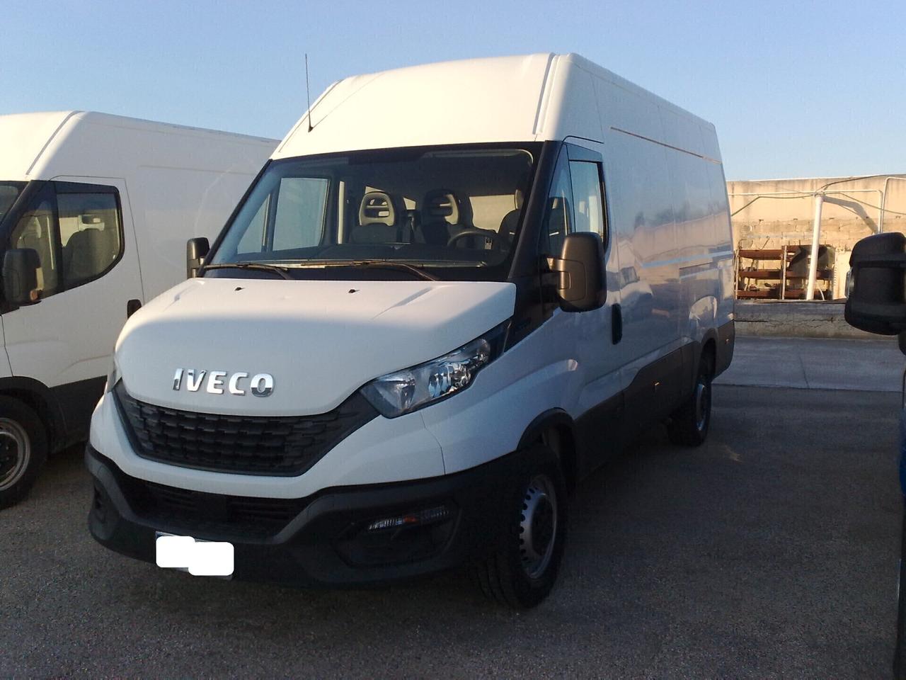 Iveco Daily 35s14 2.3hpt Furgone di serie - 2021