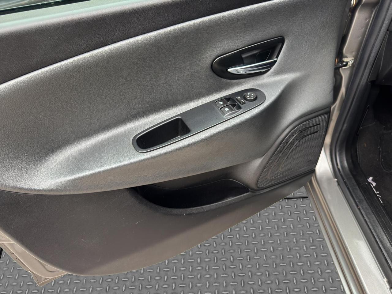 Lancia Ypsilon 1.2 69cv GPL Gold 2012