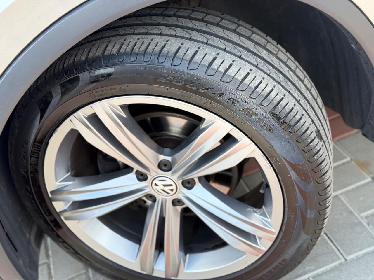 Volkswagen Tiguan 2.0 TDI DSG R-LINE EXTERIOR PACK 150CV DSG