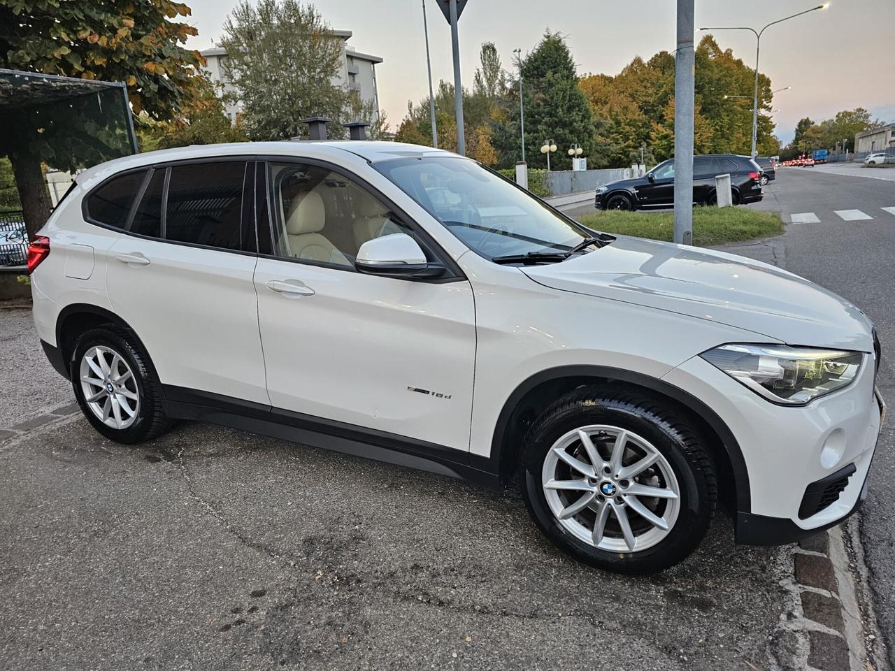 Bmw X1 sDrive16d 115cv Business*Pelle*Navi*Pdc*Bi-Xeno*Euro6