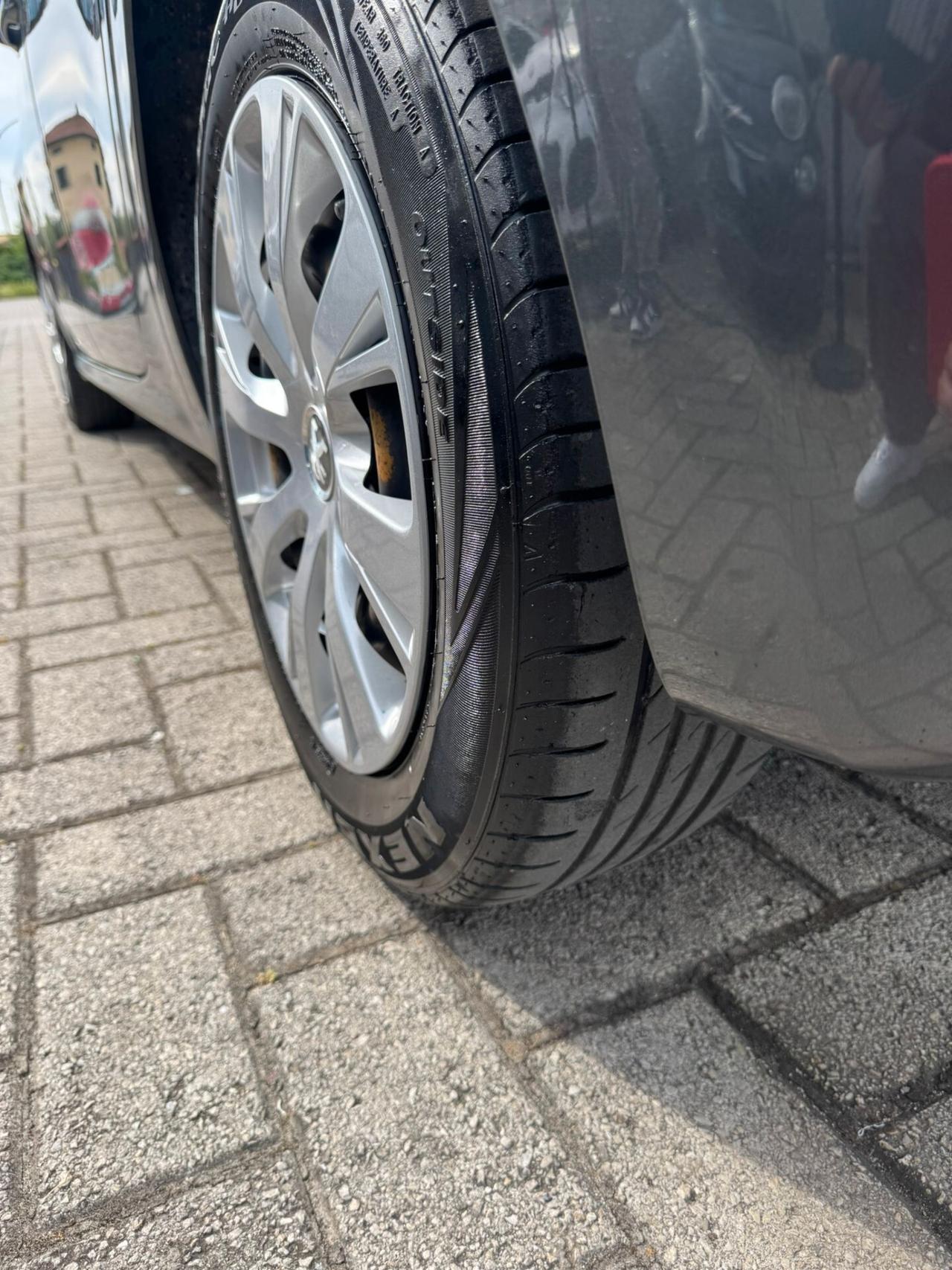 Peugeot 208 PureTech 82 5 porte Allure