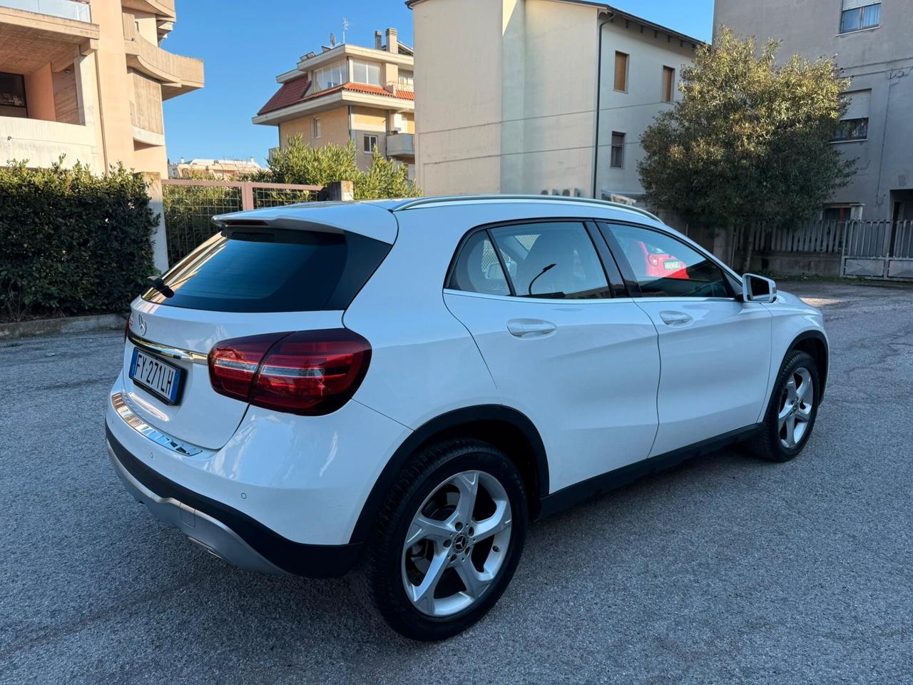 MERCEDES GLA 180 PREMIUM AUTO MY14 5P