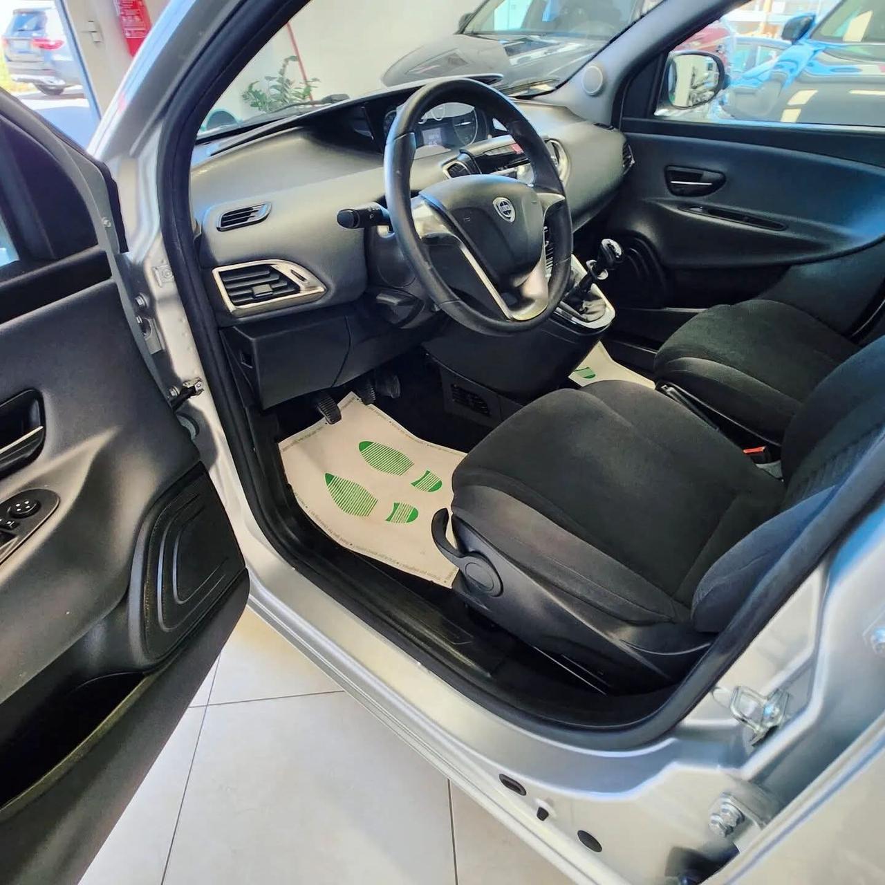 Lancia Ypsilon 1.2 69 CV 5 porte GPL Ecochic Silver km 123.000