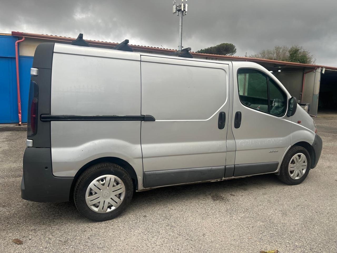 Renault trafic cargo 1.9 dci-cv 100 -2004