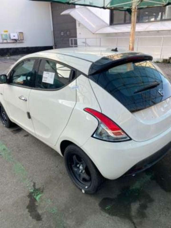 Lancia Ypsilon 1.0 FireFly Hybrid Oro