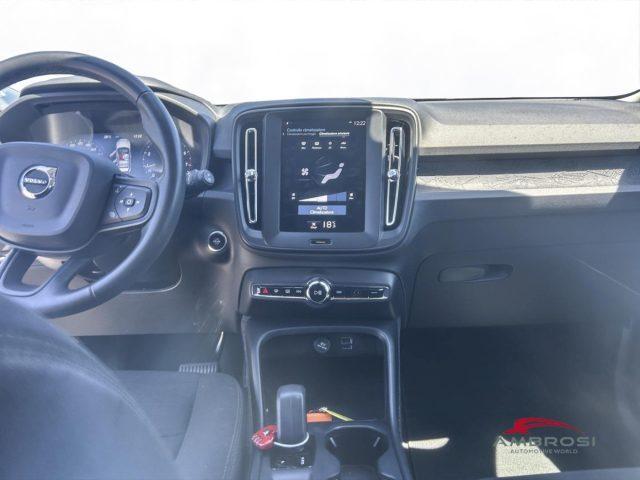 VOLVO XC40 T2 Momentum Core