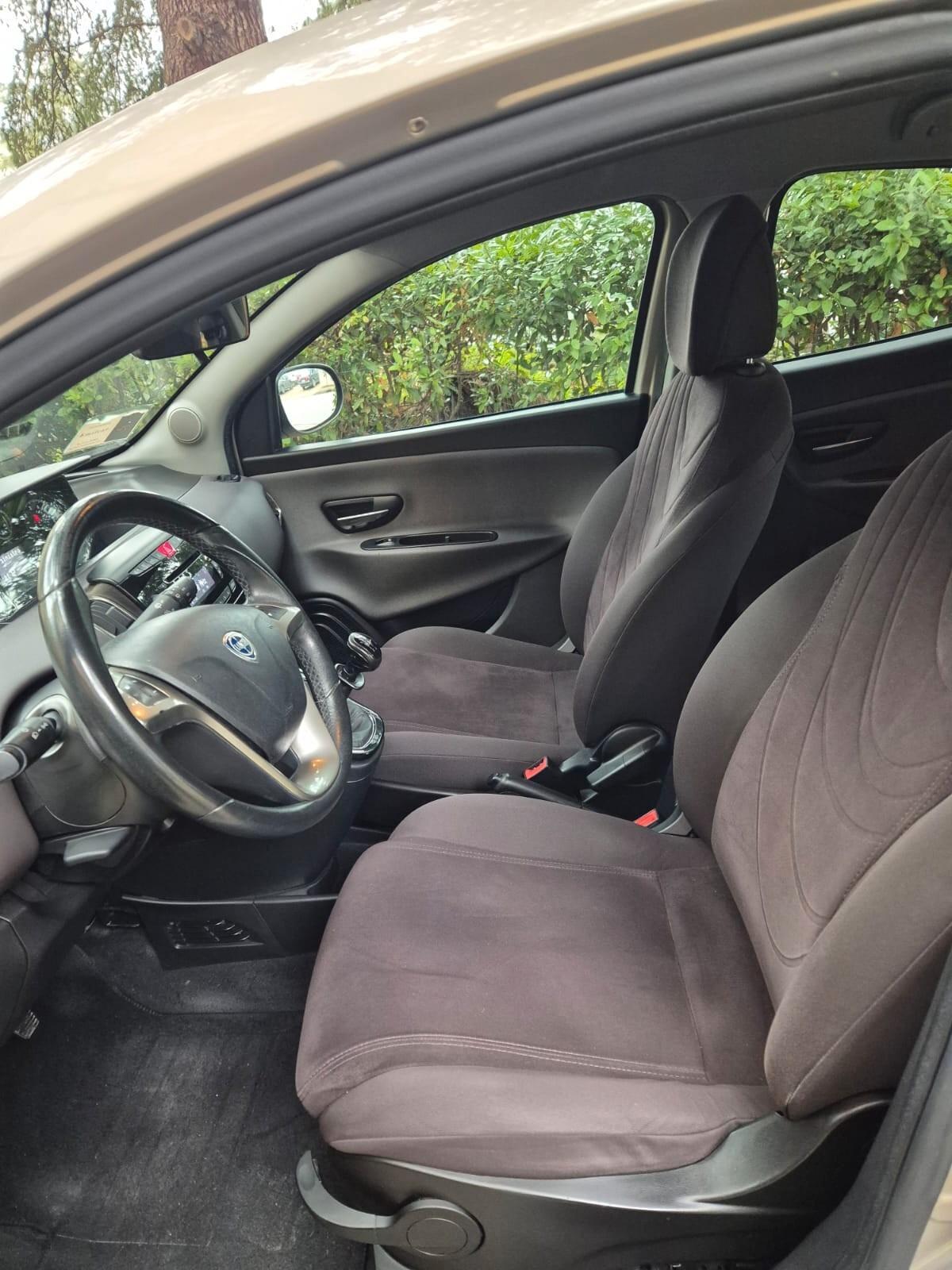 Lancia Ypsilon 0.9 TwinAir 85 CV 5 porte Metano Ecochic Gold