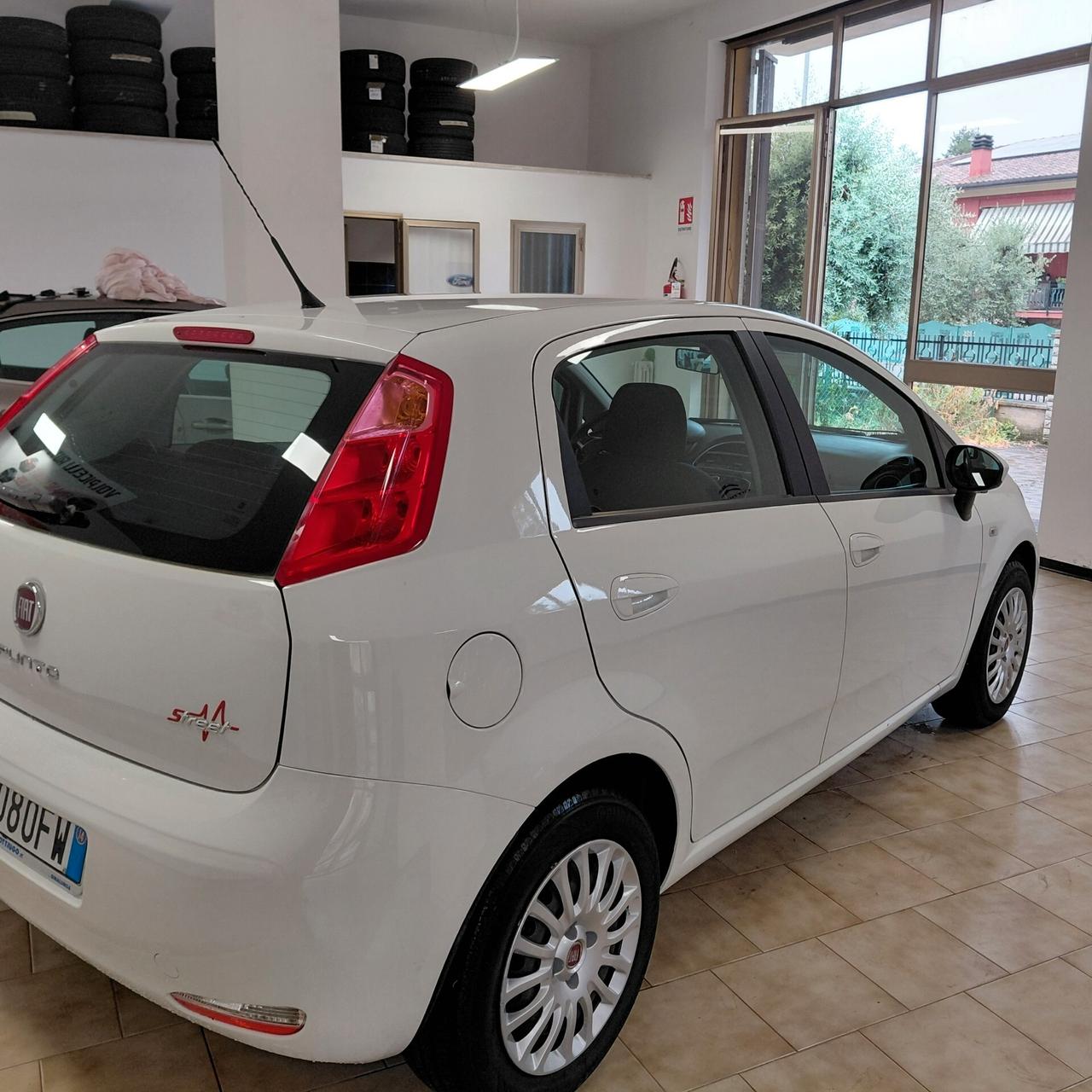 FIAT PUNTO ANNO 2014 BZ 1.2 ADATTA NEOPATENTATI KM 65 MILA