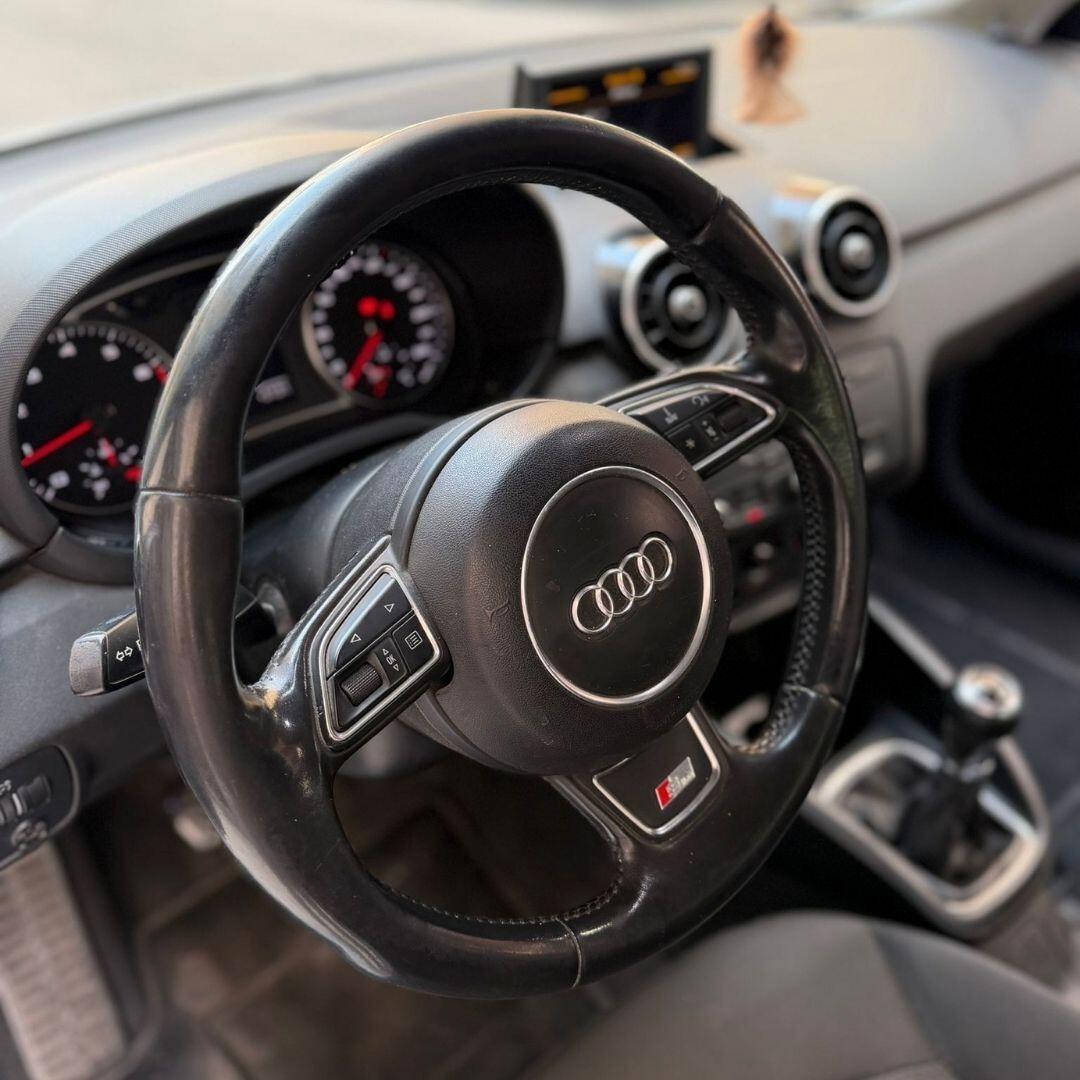 Audi A1 1.2 TFSI Admired - 86CV