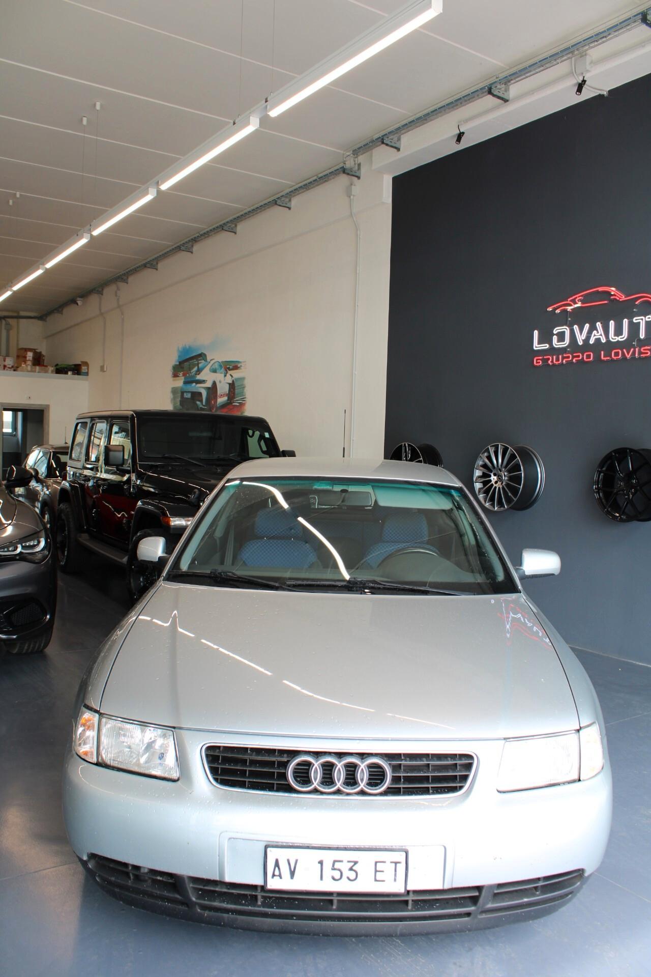 Audi A3 1.8 turbo 20V cat 3p. Ambiente