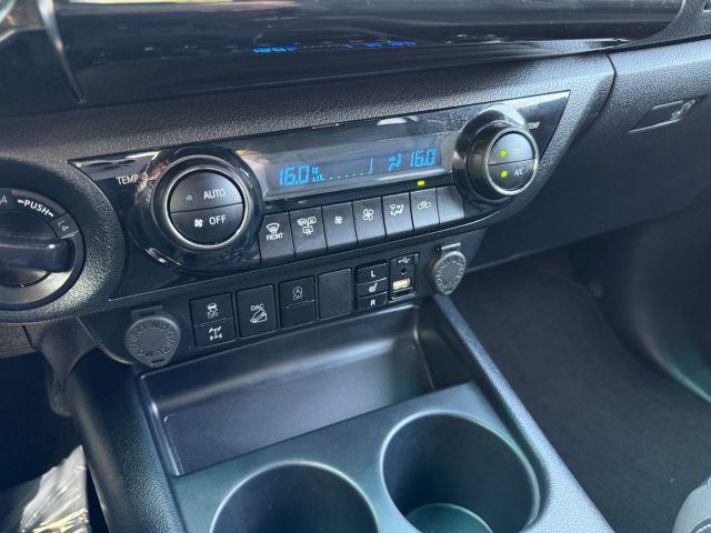 TOYOTA Hilux 2.8 D A/T 4WD Double Cab Invincible IVA ESPOSTA