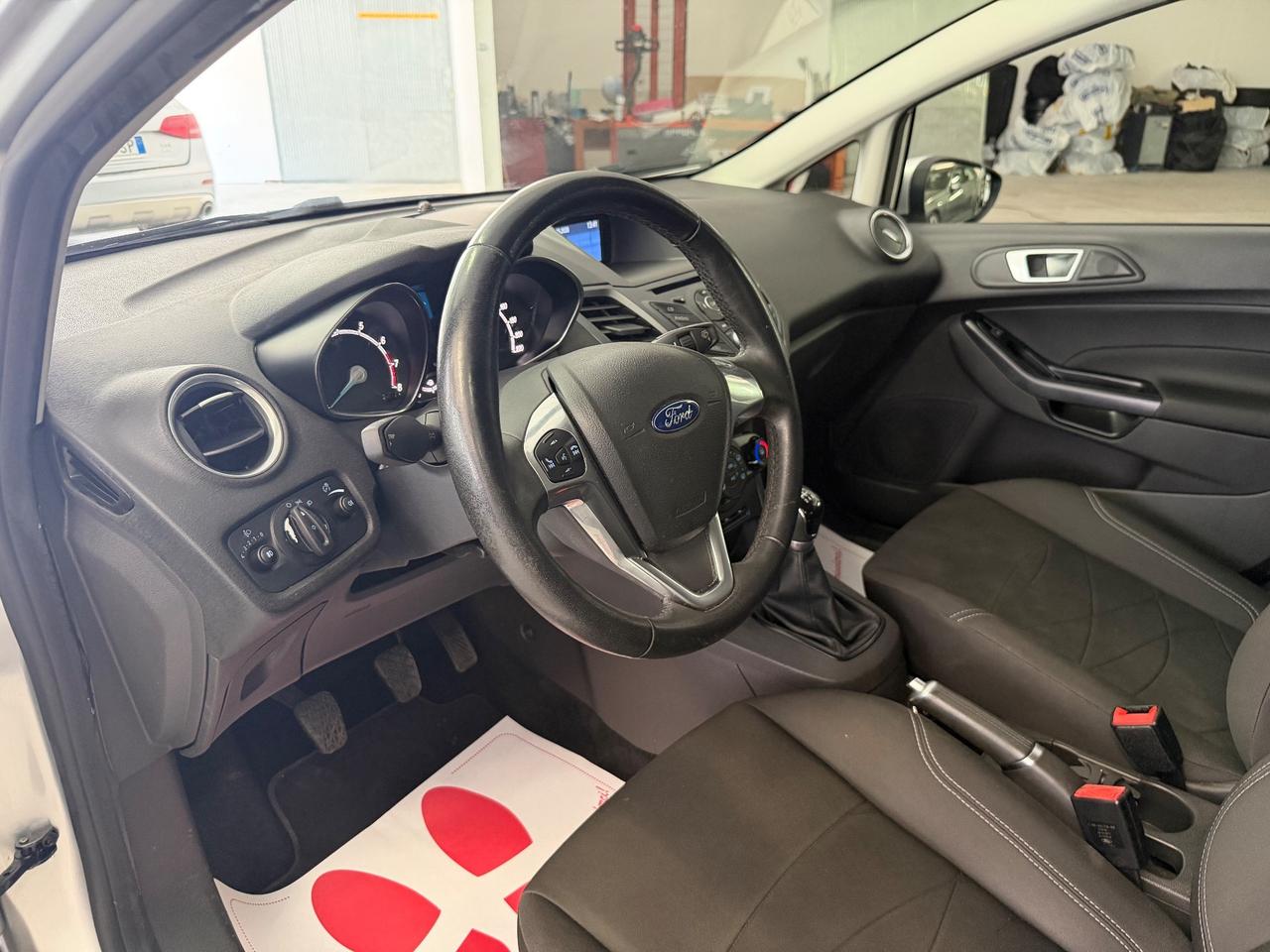 Ford Fiesta 1.2 60CV 5 porte Titanium