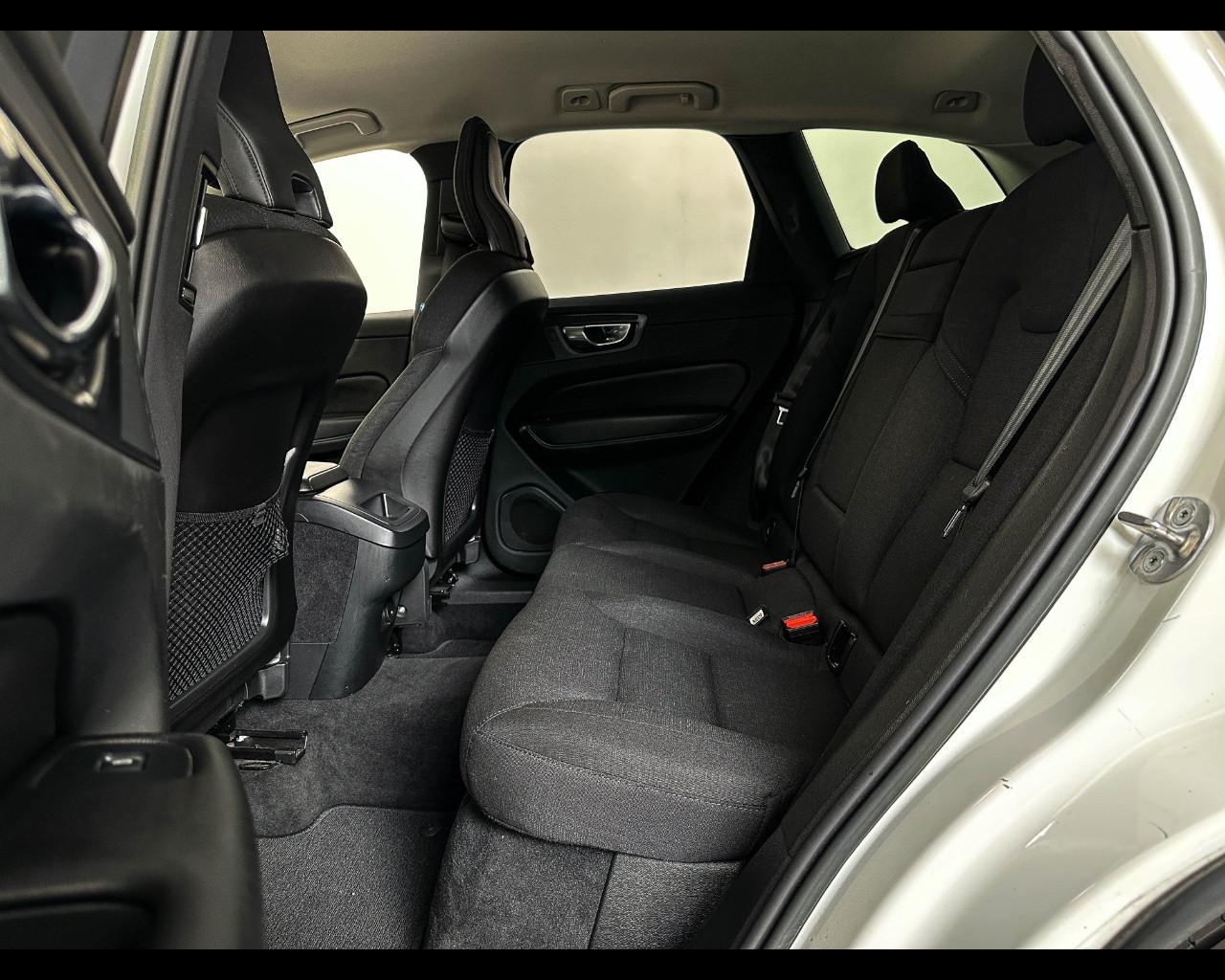 VOLVO XC60 B5 (B) AWD Geartronic Momentum Pro