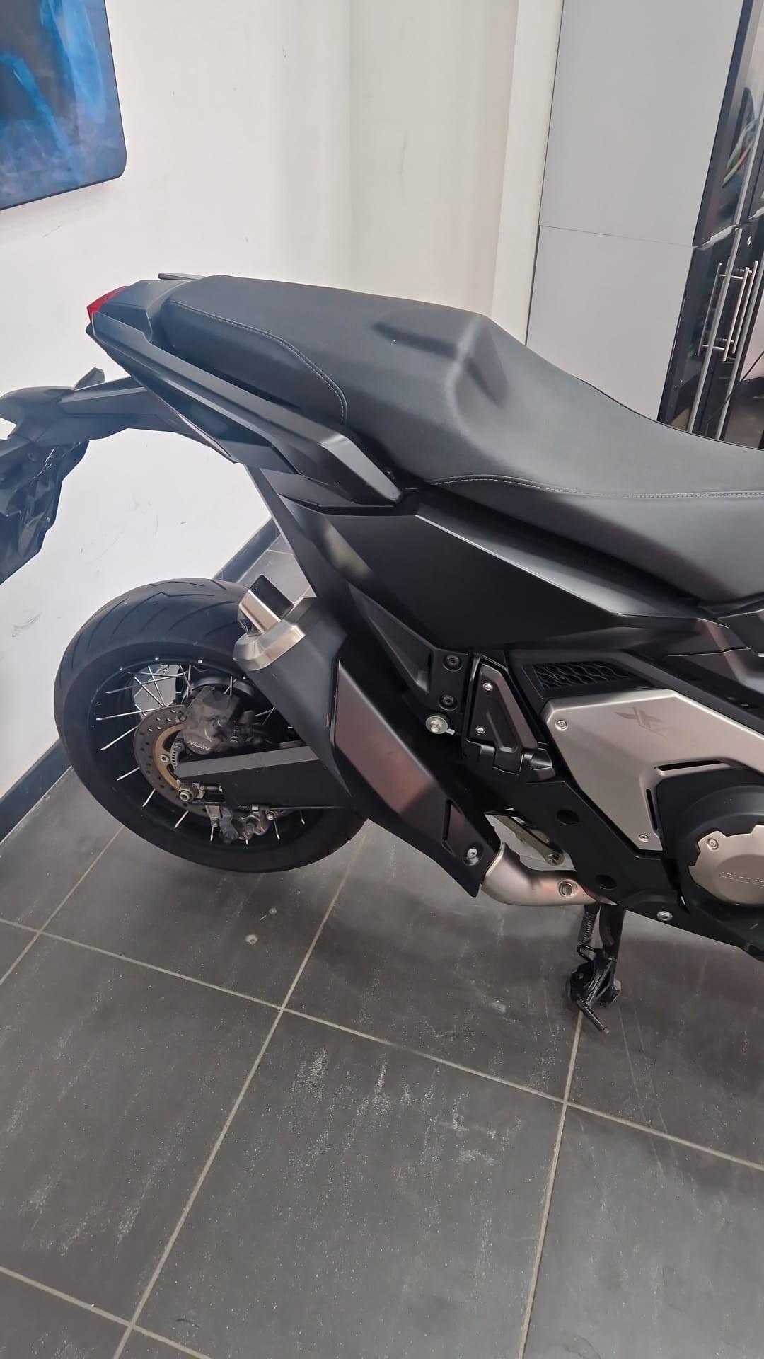Honda X-ADV 750 BASE